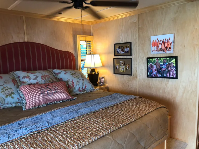 Slide: The Image of Thoroughbred 67x17 2016 - 105