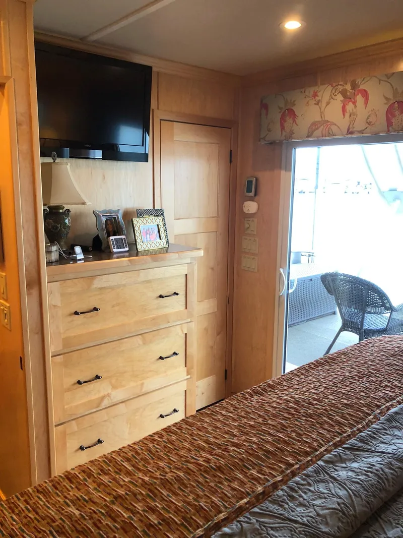 Slide: The Image of Thoroughbred 67x17 2016 - 107