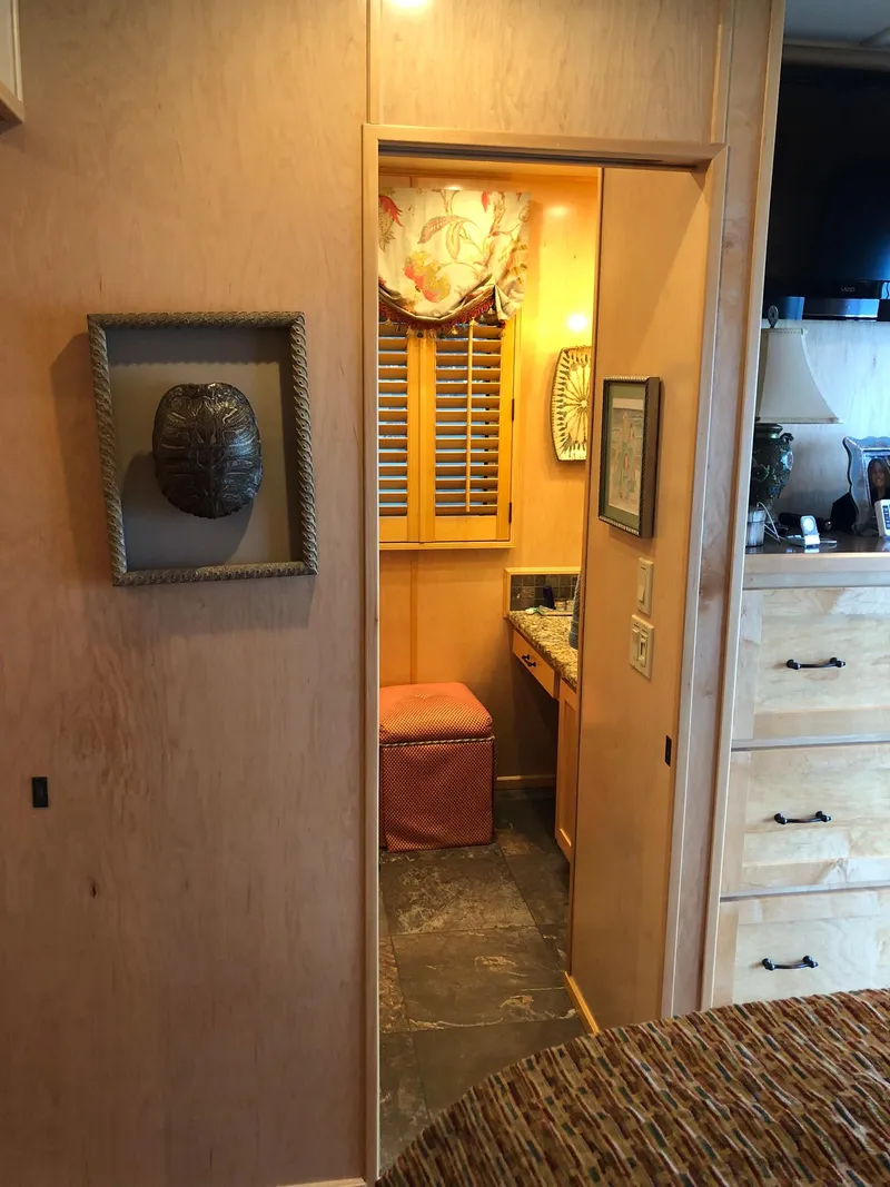 Slide: The Image of Thoroughbred 67x17 2016 - 111