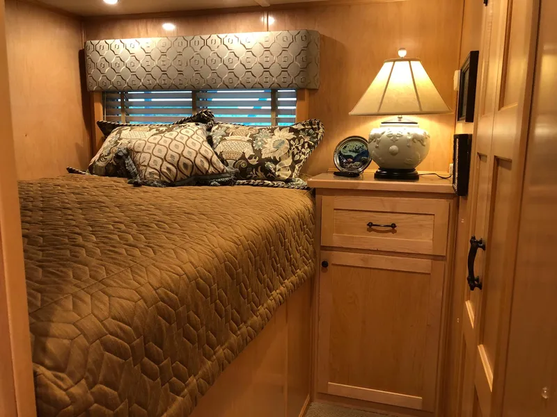 Slide: The Image of Thoroughbred 67x17 2016 - 86