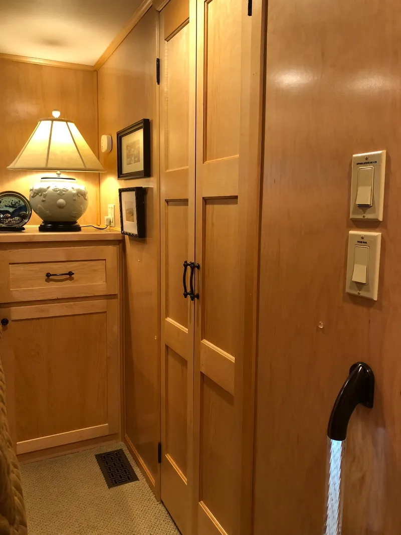 Slide: The Image of Thoroughbred 67x17 2016 - 87