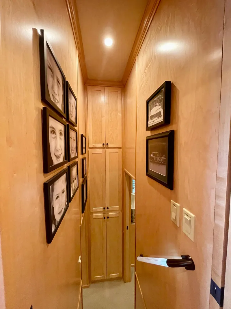 Slide: The Image of Thoroughbred 67x17 2016 - 95