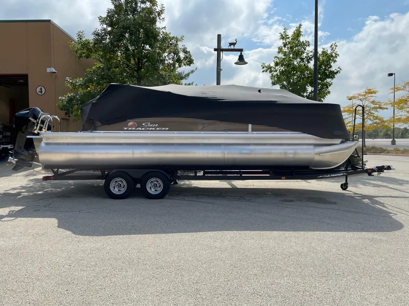 Slide: The Image of 2024 Sun Tracker Sportfish 24 XP3 pontoon boat with cover on trailer. - 11
