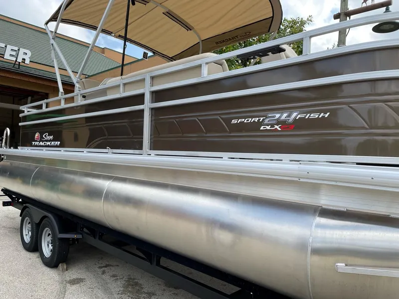 Slide: The Image of 2024 Sun Tracker Sportfish 24 XP3 pontoon boat on trailer. - 7