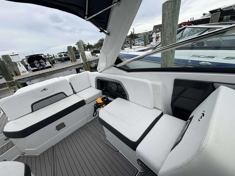 Slide: The Image of Monterey 298SS 2016 - 2