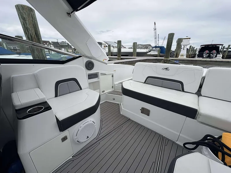 Slide: The Image of Monterey 298SS 2016 - 15