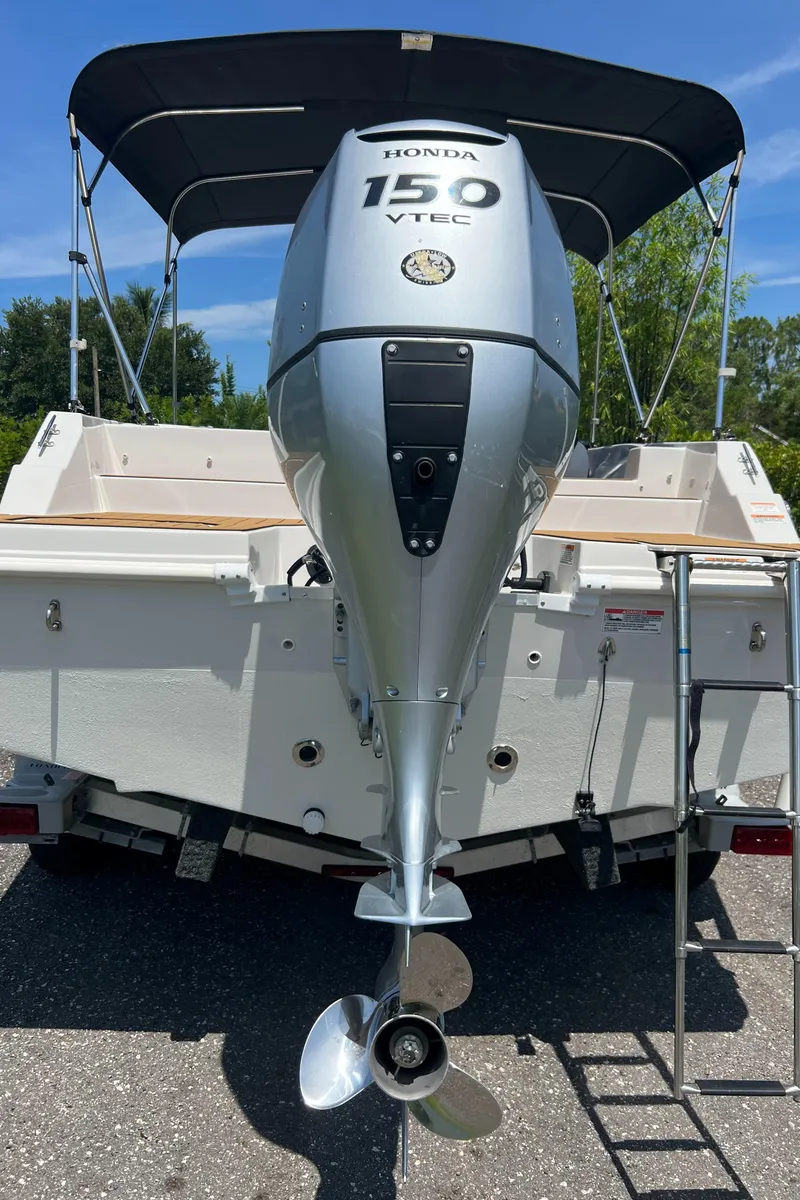 Slide: The Image of 2021 Starcraft 211 SVX boat with Honda 150 VTEC outboard motor. - 18