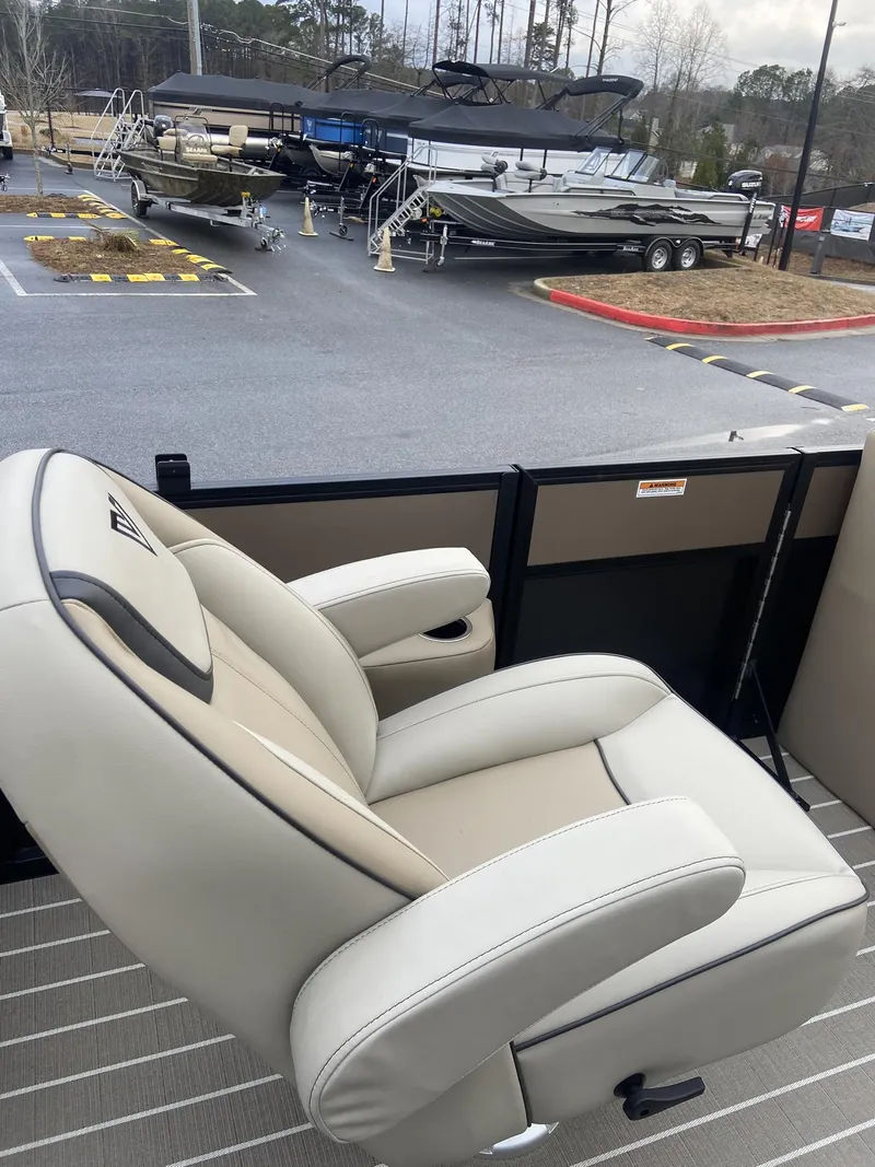 Slide: The Image of Viaggio Lago 22U ST w/Yamaha 150HP 2023 - 10