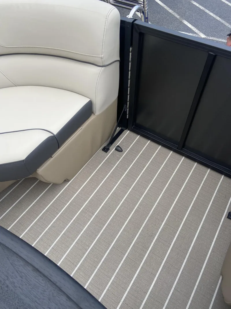 Slide: The Image of Viaggio Lago 22U ST w/Yamaha 150HP 2023 - 15