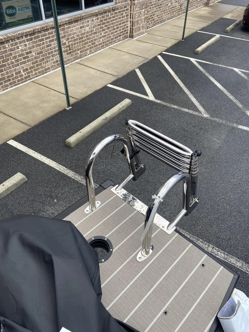 Slide: The Image of Viaggio Lago 22U ST w/Yamaha 150HP 2023 - 16