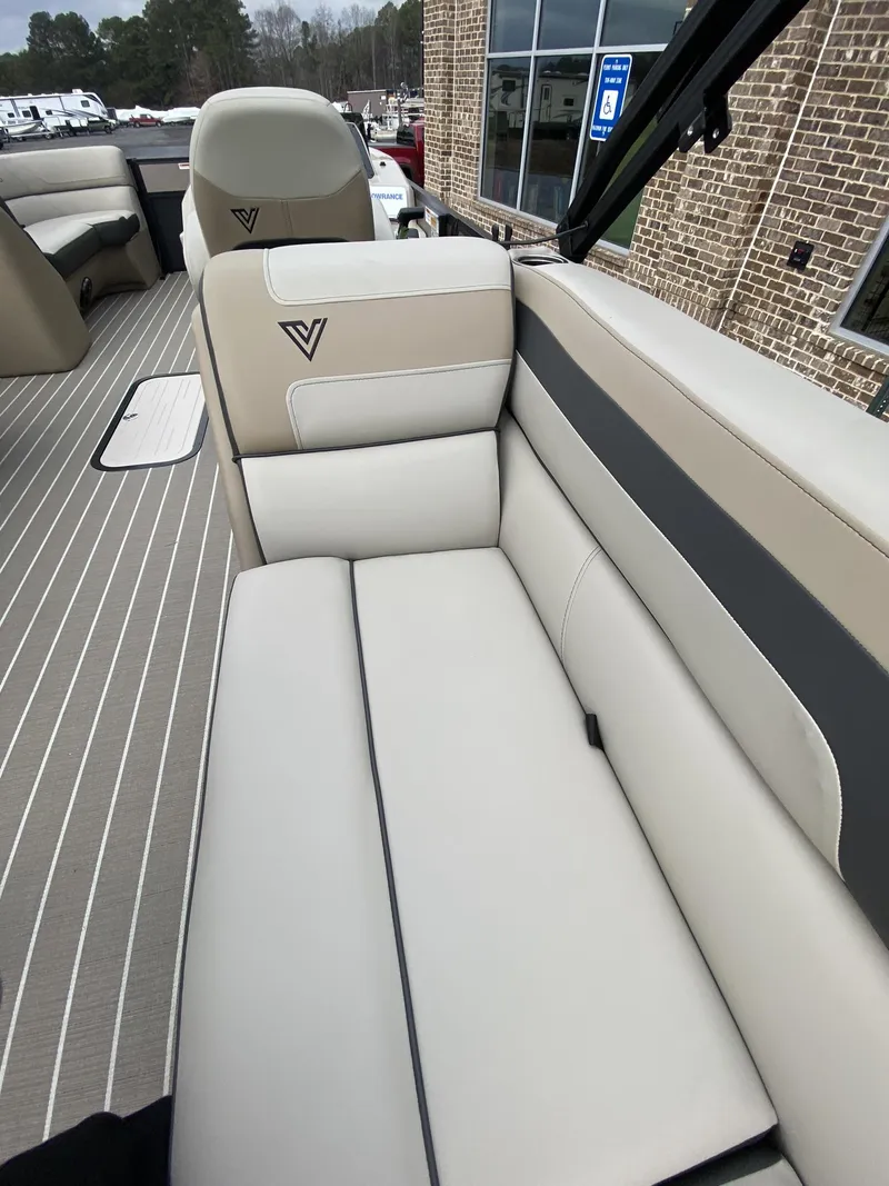 Slide: The Image of Viaggio Lago 22U ST w/Yamaha 150HP 2023 - 21