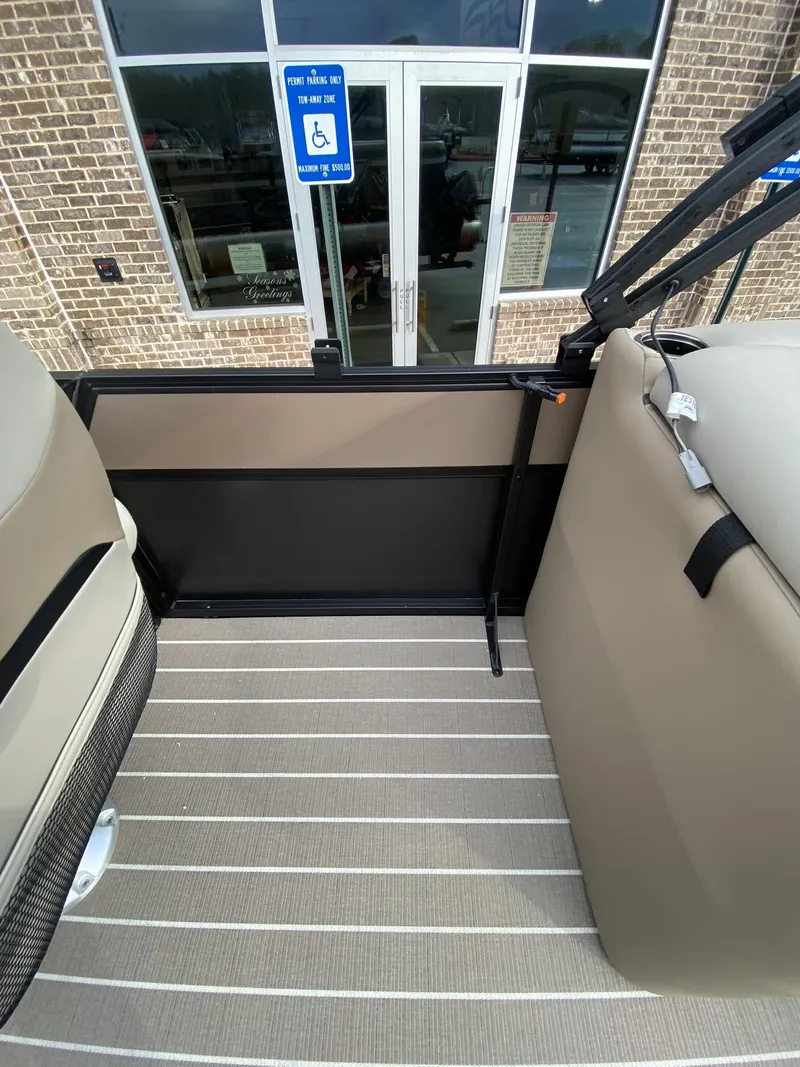 Slide: The Image of Viaggio Lago 22U ST w/Yamaha 150HP 2023 - 24