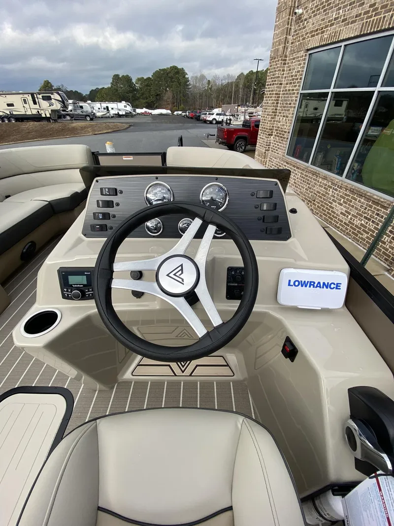 Slide: The Image of Viaggio Lago 22U ST w/Yamaha 150HP 2023 - 26