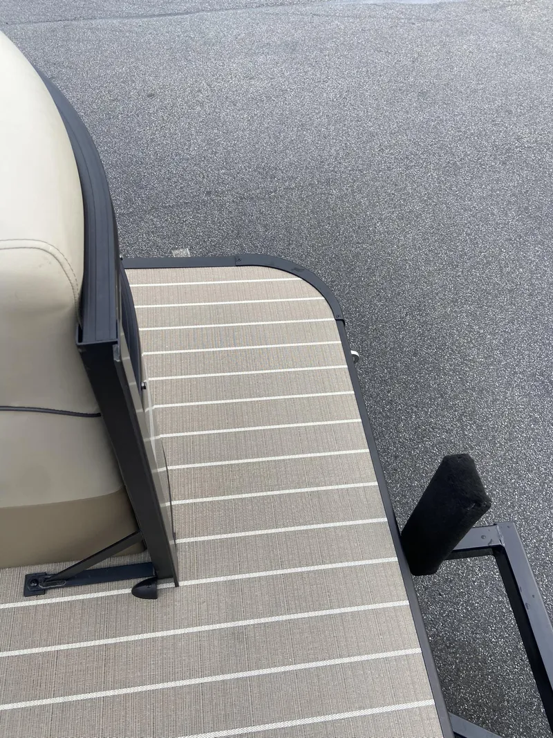 Slide: The Image of Viaggio Lago 22U ST w/Yamaha 150HP 2023 - 39