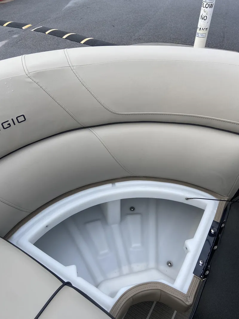 Slide: The Image of Viaggio Lago 22U ST w/Yamaha 150HP 2023 - 4