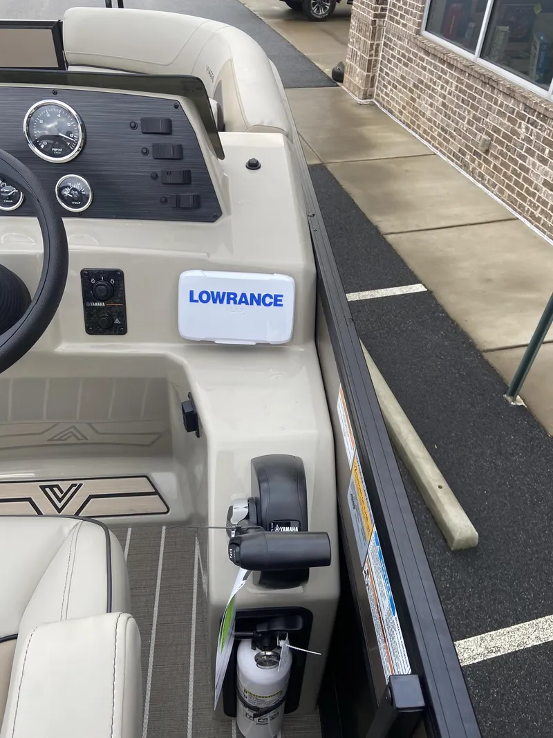 Slide: The Image of Viaggio Lago 22U ST w/Yamaha 150HP 2023 - 42