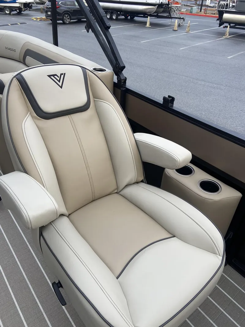 Slide: The Image of Viaggio Lago 22U ST w/Yamaha 150HP 2023 - 43