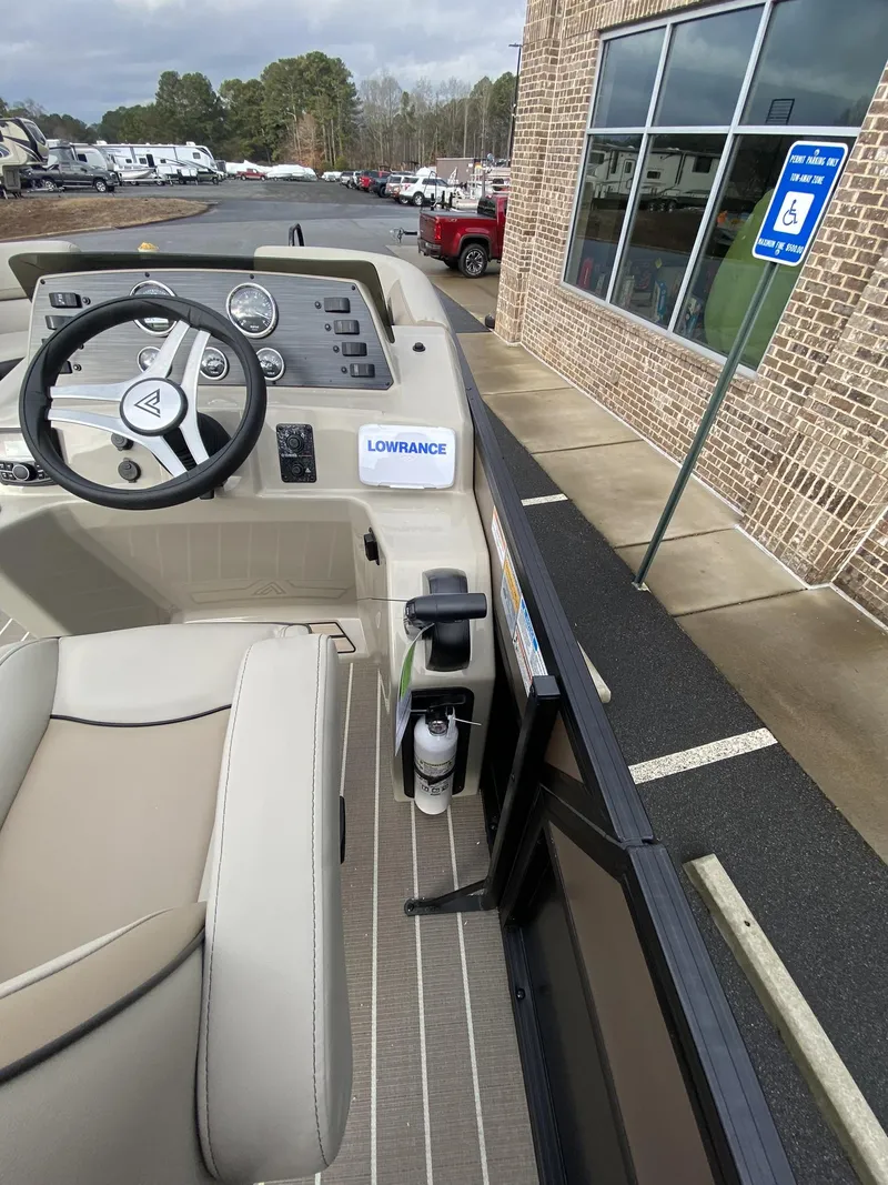 Slide: The Image of Viaggio Lago 22U ST w/Yamaha 150HP 2023 - 47