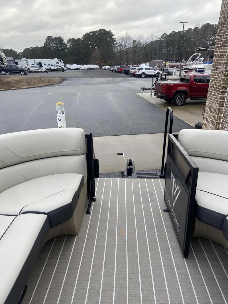 Slide: The Image of Viaggio Lago 22U ST w/Yamaha 150HP 2023 - 6