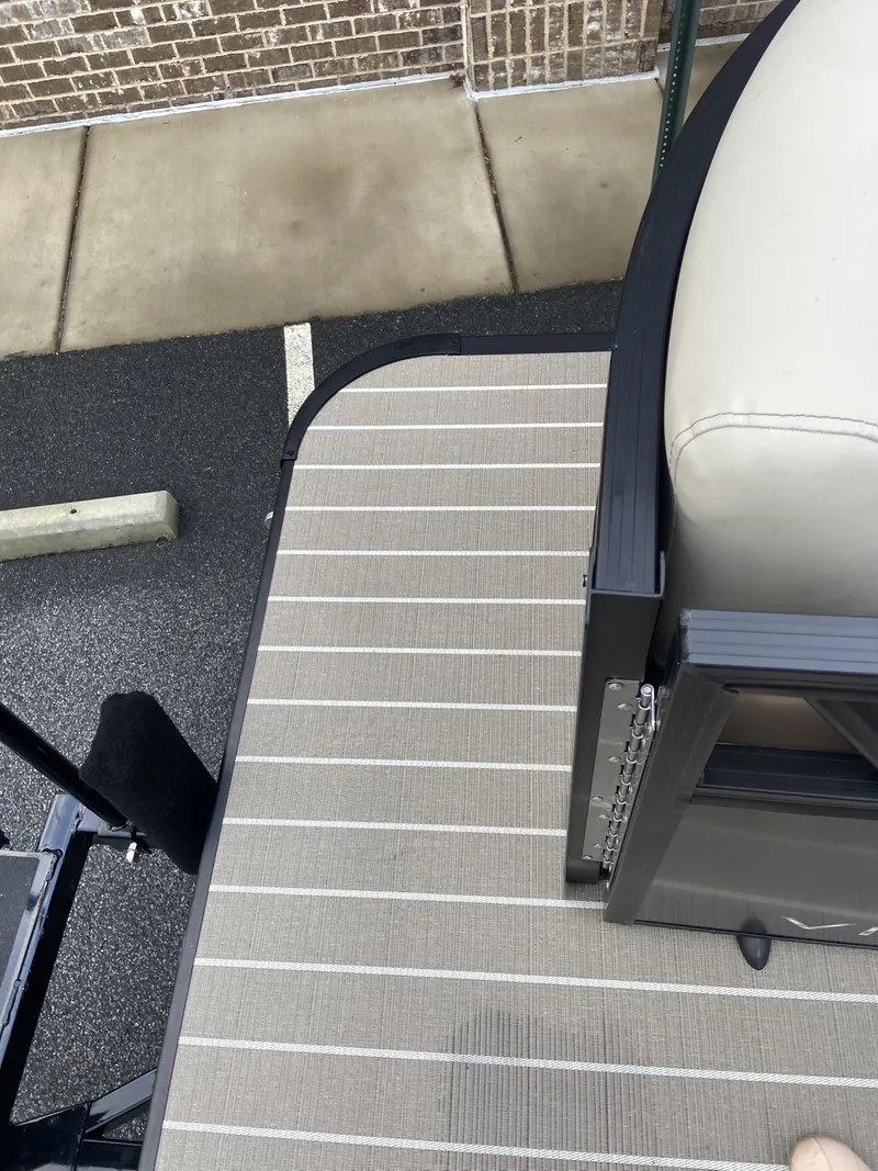 Slide: The Image of Viaggio Lago 22U ST w/Yamaha 150HP 2023 - 7