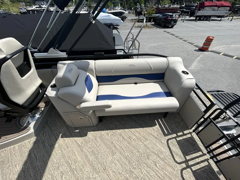 Slide: The Image of JC Manufacturing Neptoon 25TT Sport w/Mercury 350HP 2024 - 14