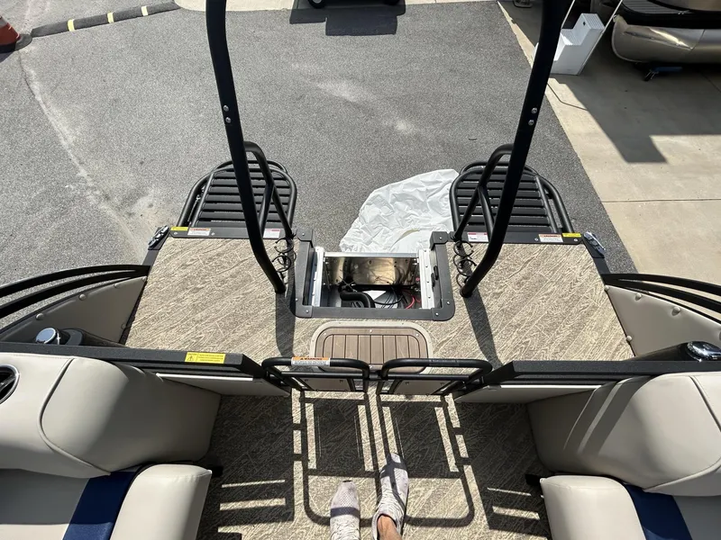 Slide: The Image of JC Manufacturing Neptoon 25TT Sport w/Mercury 350HP 2024 - 15