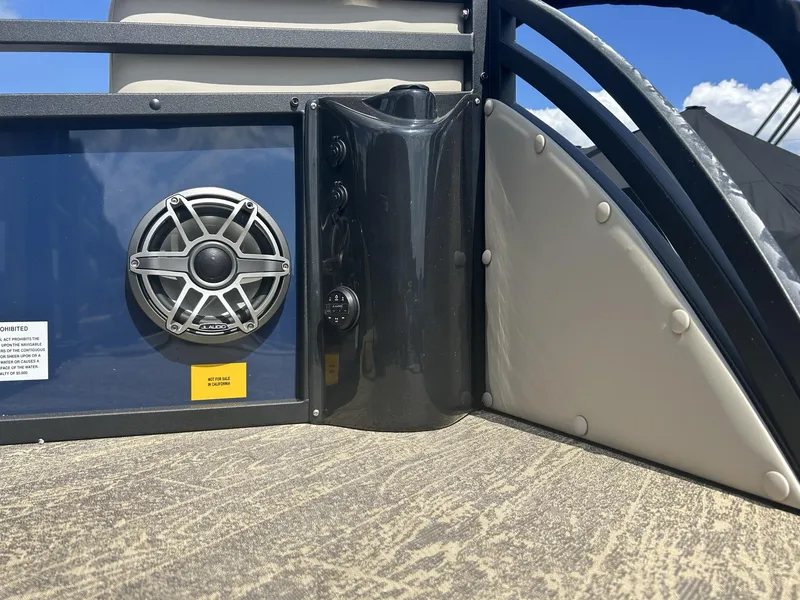 Slide: The Image of JC Manufacturing Neptoon 25TT Sport w/Mercury 350HP 2024 - 19