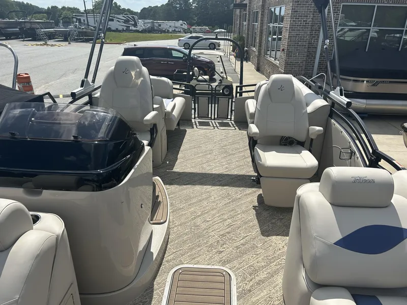 Slide: The Image of JC Manufacturing Neptoon 25TT Sport w/Mercury 350HP 2024 - 20