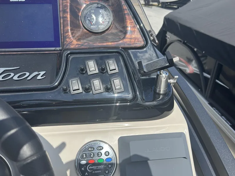 Slide: The Image of JC Manufacturing Neptoon 25TT Sport w/Mercury 350HP 2024 - 22