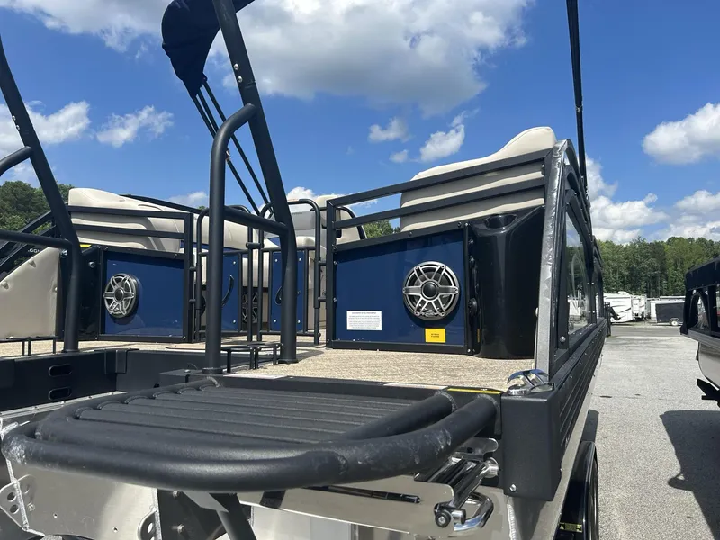 Slide: The Image of JC Manufacturing Neptoon 25TT Sport w/Mercury 350HP 2024 - 3