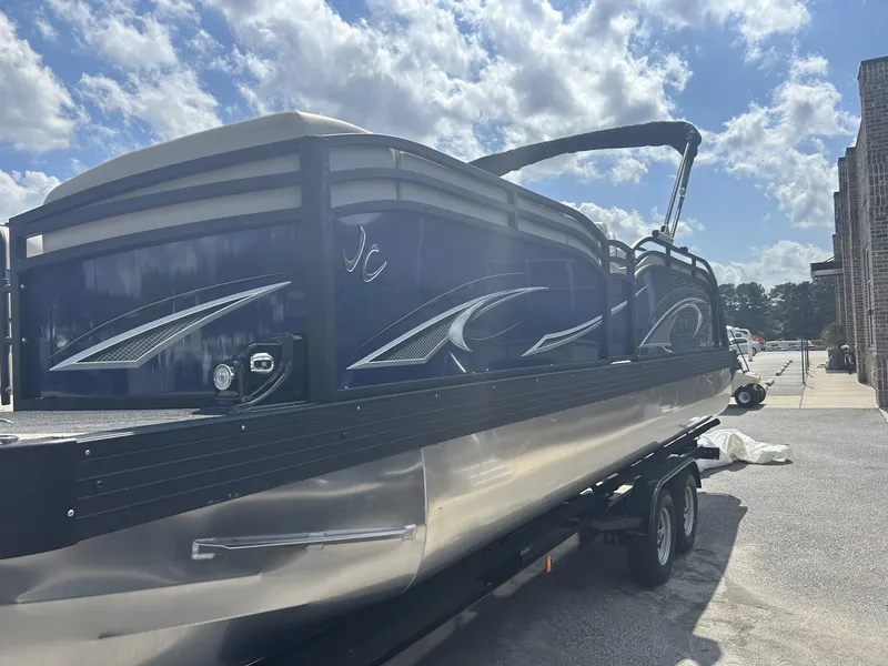 Slide: The Image of JC Manufacturing Neptoon 25TT Sport w/Mercury Verado 350HP - 4 - Stroke Engine 2024 - 18