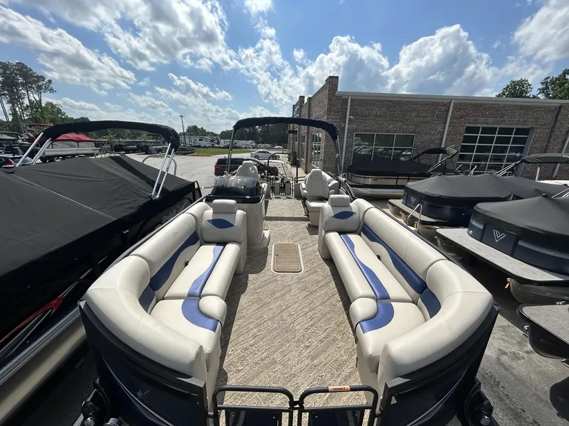 Slide: The Image of JC Manufacturing Neptoon 25TT Sport w/Mercury Verado 350HP - 4 - Stroke Engine 2024 - 5