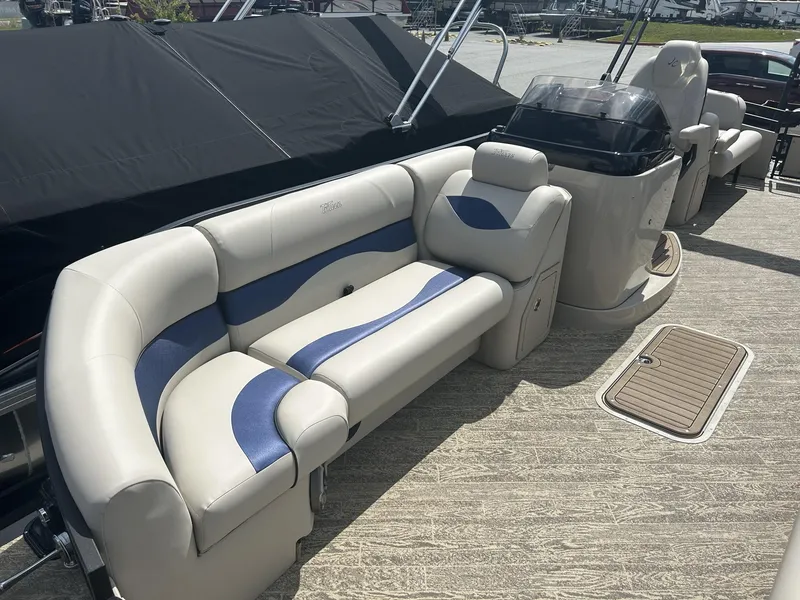 Slide: The Image of JC Manufacturing Neptoon 25TT Sport w/Mercury Verado 350HP - 4 - Stroke Engine 2024 - 6