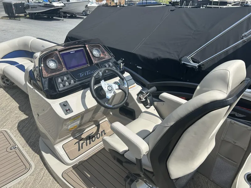 Slide: The Image of JC Manufacturing Neptoon 25TT Sport w/Mercury Verado 350HP - 4 - Stroke Engine 2024 - 8