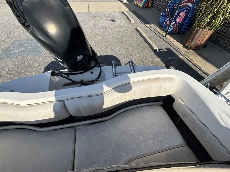 Slide: The Image of Sea Ray 175 5 Series w/2008 Model Year Mercury 115HP 4-Stroke & Trailer 1997 - 18