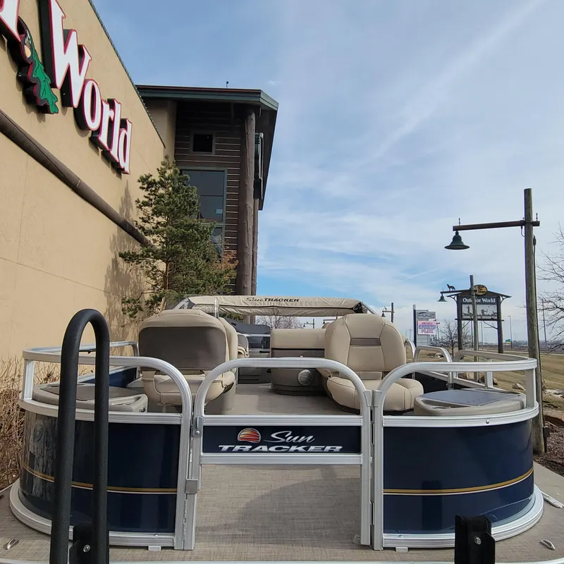 Slide: The Image of 2024 Tracker Targa V-18 WT boat displayed outside Bass Pro Shops. - 4