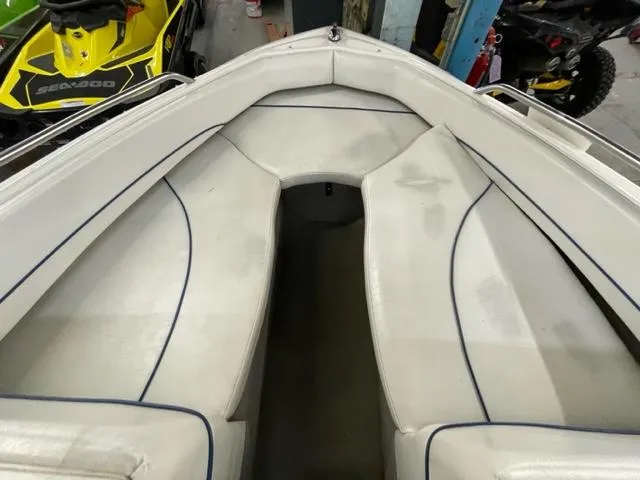 Slide: The Image of 2005 Bayliner Capri 195 boat interior with white cushioned seating. - 11