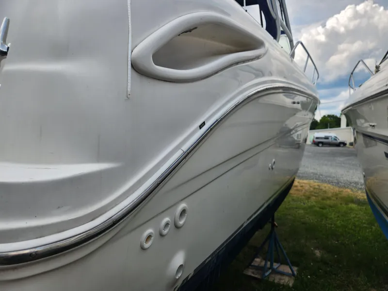 Slide: The Image of 2004 Sea Ray 290 Amberjack boat hull on stands, side view. - 34
