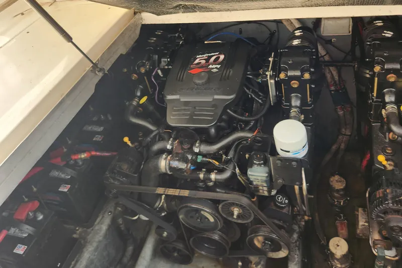 Slide: The Image of 2004 Sea Ray 290 Amberjack engine compartment with 5.0 MPI engine. - 39