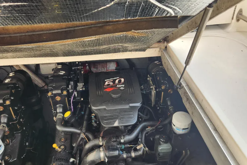 Slide: The Image of 2004 Sea Ray 290 Amberjack engine compartment with 5.0 MPI motor. - 40