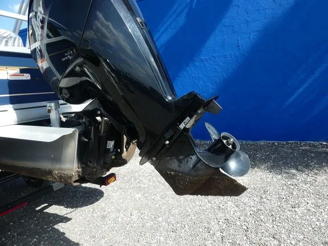 Slide: The Image of Sun Tracker Bass Buggy 18 DLX 2023 - 10