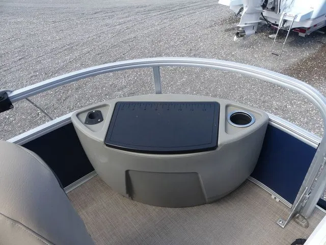 Slide: The Image of Sun Tracker Bass Buggy 18 DLX 2023 - 15