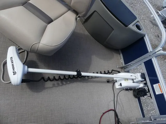 Slide: The Image of Sun Tracker Bass Buggy 18 DLX 2023 - 17