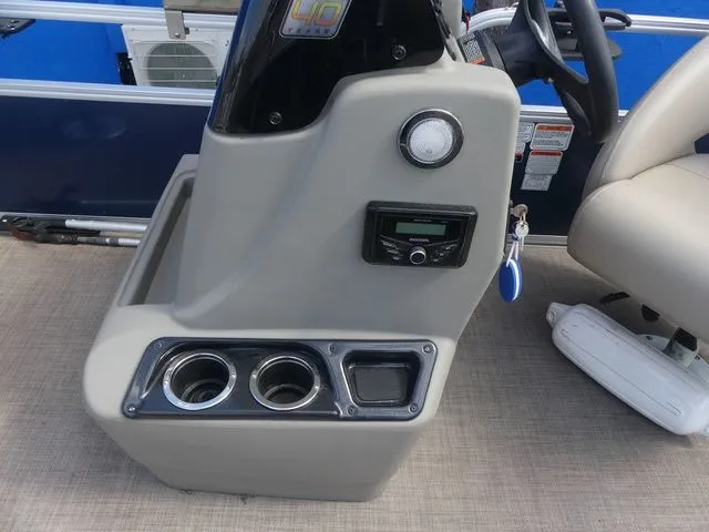 Slide: The Image of Sun Tracker Bass Buggy 18 DLX 2023 - 20