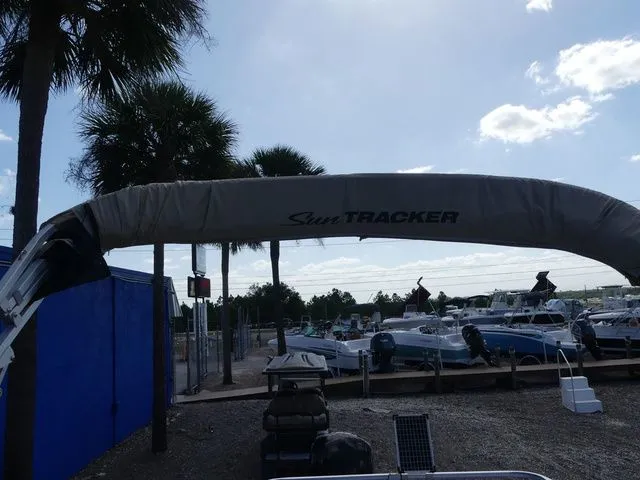 Slide: The Image of Sun Tracker Bass Buggy 18 DLX 2023 - 22