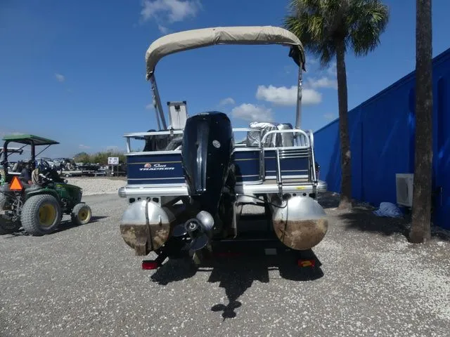 Slide: The Image of Sun Tracker Bass Buggy 18 DLX 2023 - 5