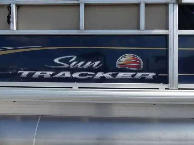 Slide: The Image of Sun Tracker Bass Buggy 18 DLX 2023 - 7