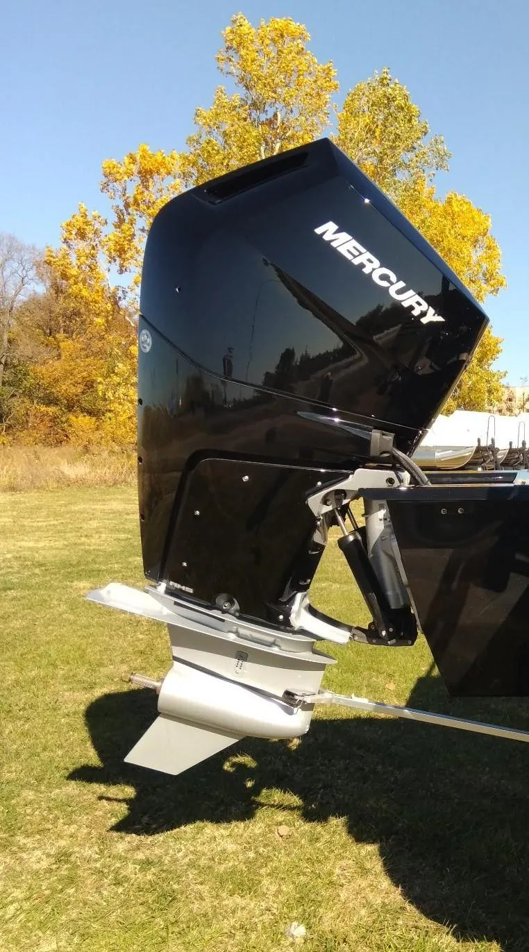 Slide: The Image of 2024 Regency 250 DL3 boat with Mercury outboard motor. - 9