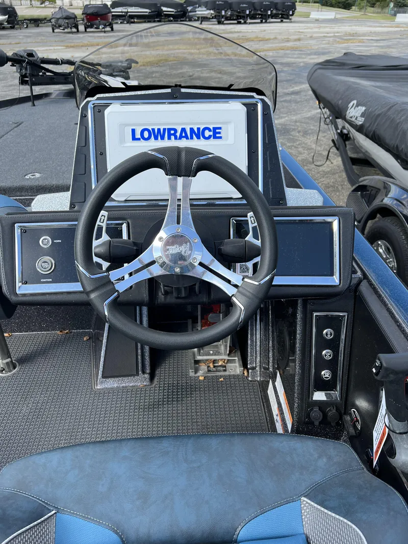 Slide: The Image of 2024 Ranger Z520R Ranger Cup Equipped boat dashboard with Lowrance electronics. - 5