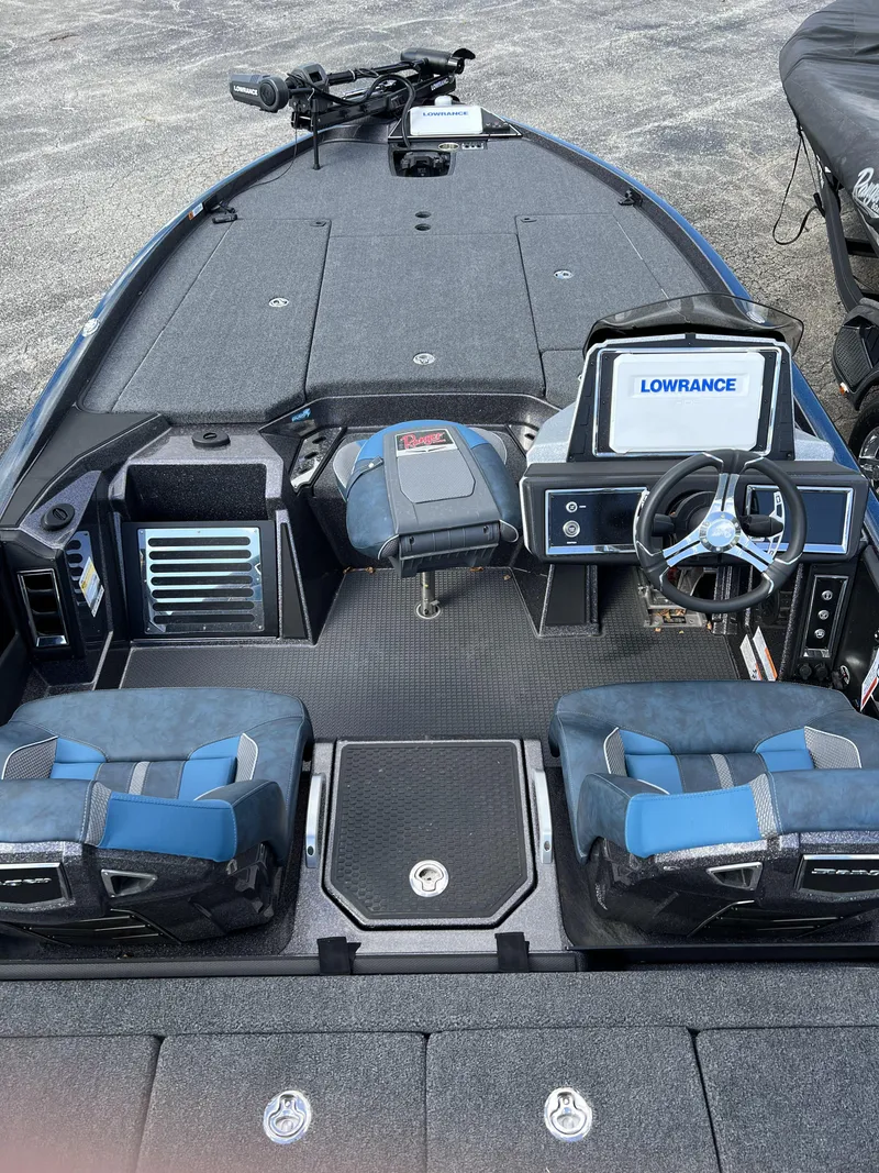 Slide: The Image of 2024 Ranger Z520R Ranger Cup Equipped boat interior with Lowrance electronics. - 6
